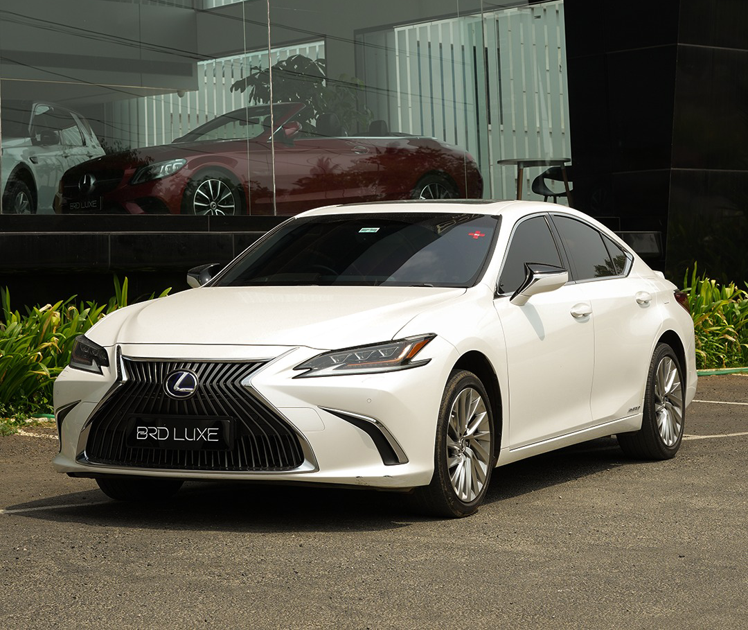 BRD LUXE Unveils: Unveiling the Lexus ES 300h Luxury - A Symphony of Comfort and Efficiency